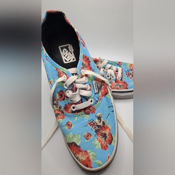 VANS AUTHENTIC STAR WARS YODA ALOHA FLORAL SKY BLUE OFF WHITE ERA Men 7/ Wm 8.5 - Picture 1 of 12